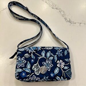 Excellent Condition Vera Bradley Blue and White Floral Turnlock Crossbody Bag